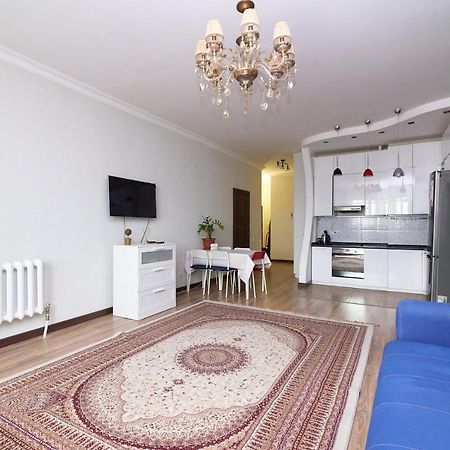 Appartement Квартира В Самом Центре Столицы Казахстана à Astana Extérieur photo