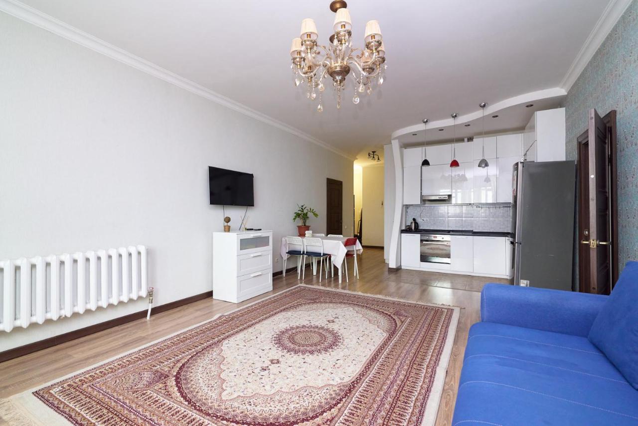 Appartement Квартира В Самом Центре Столицы Казахстана à Astana Extérieur photo