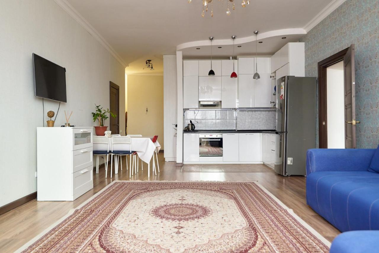 Appartement Квартира В Самом Центре Столицы Казахстана à Astana Extérieur photo